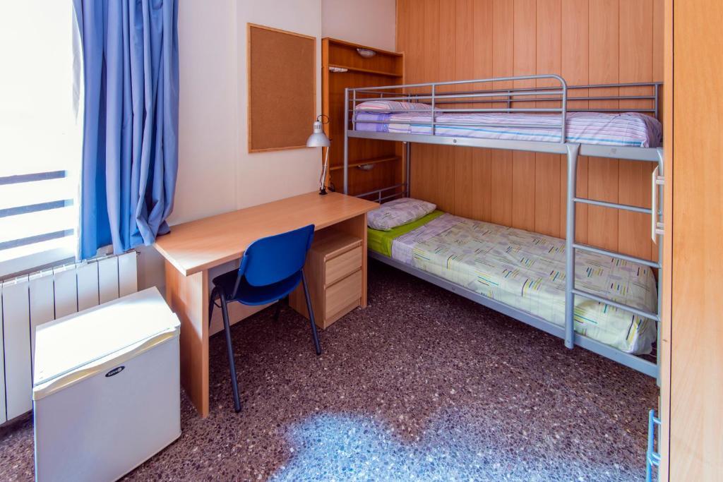 Residencia Sants Hostel Barcelona Exterior photo