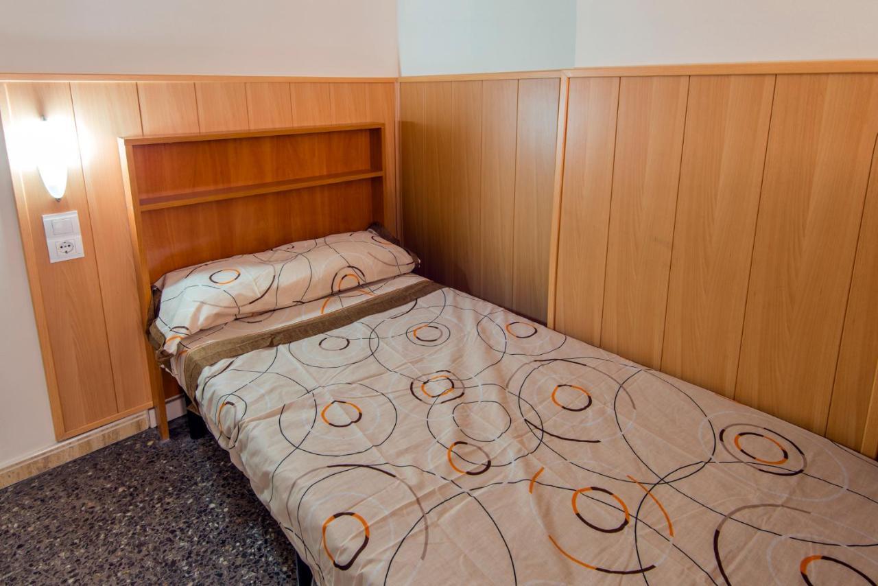 Residencia Sants Hostel Barcelona Room photo
