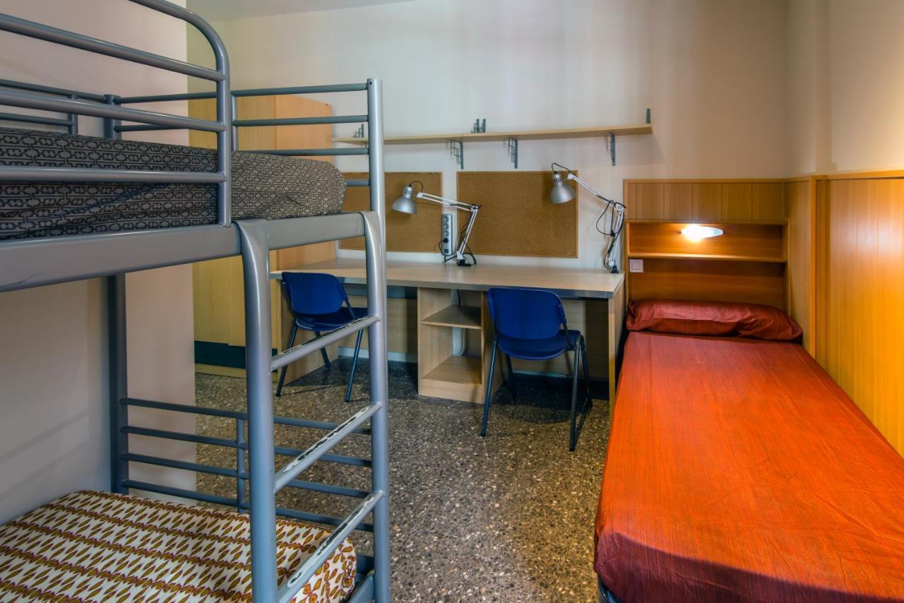 Residencia Sants Hostel Barcelona Room photo