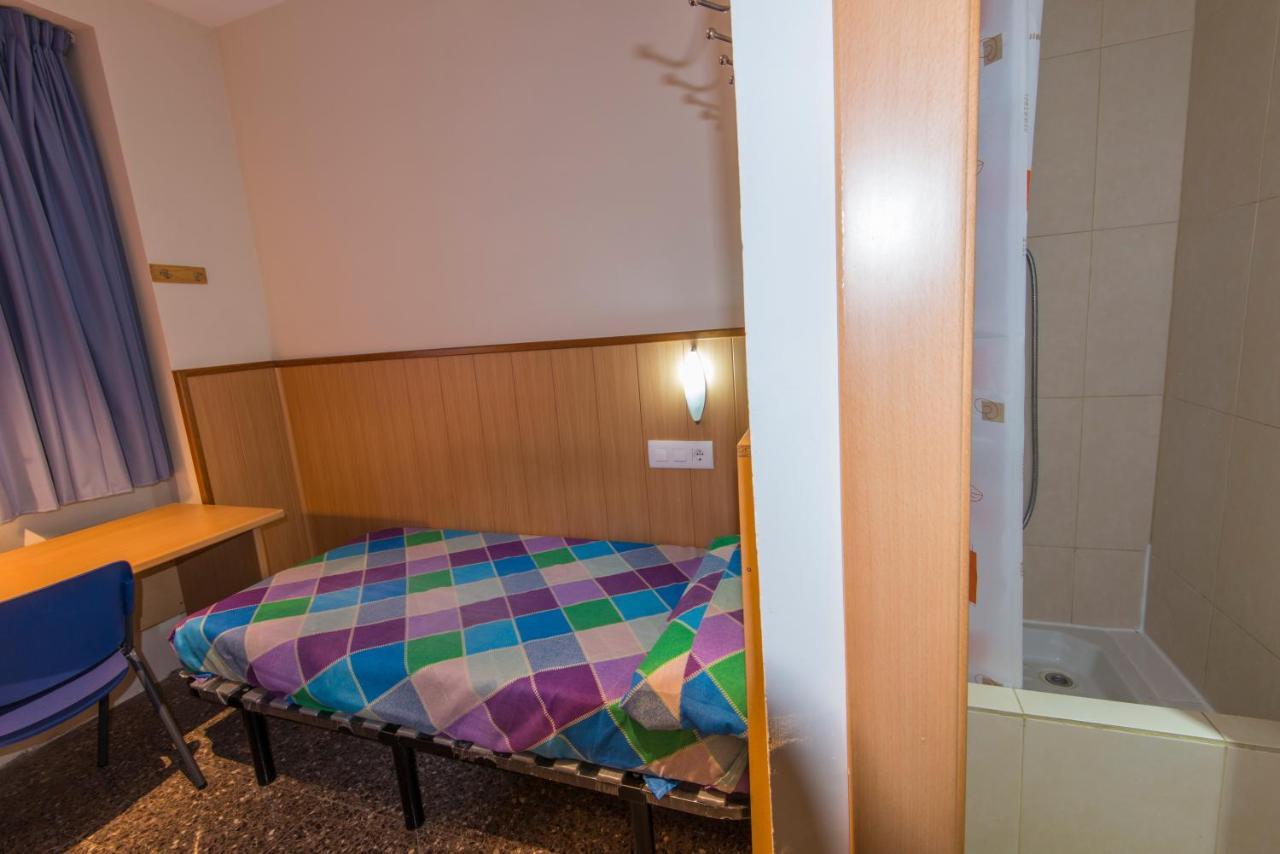 Residencia Sants Hostel Barcelona Room photo