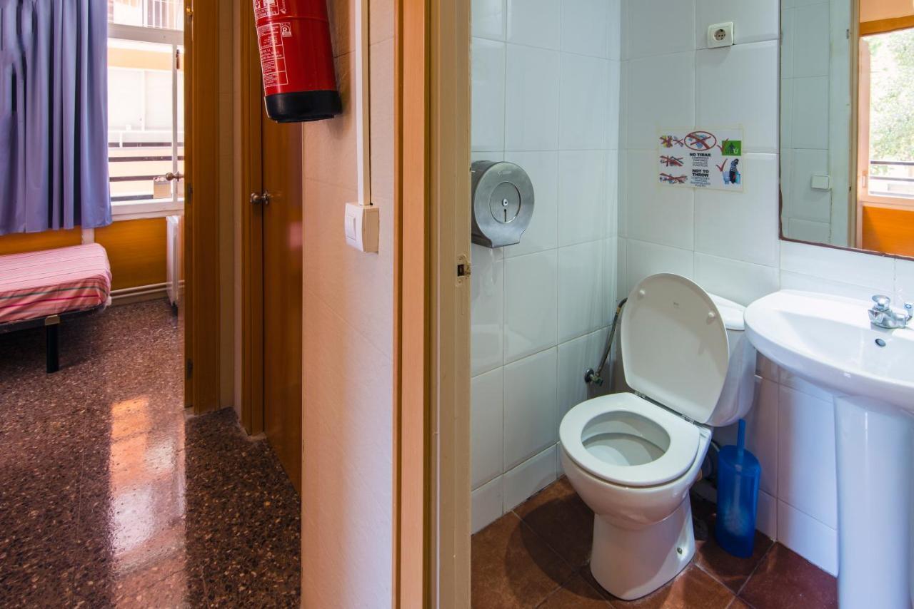 Residencia Sants Hostel Barcelona Room photo
