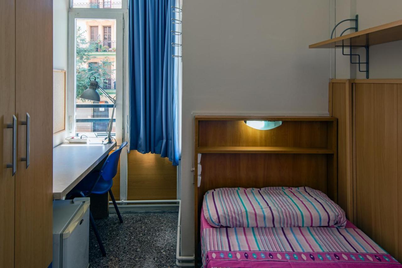 Residencia Sants Hostel Barcelona Room photo