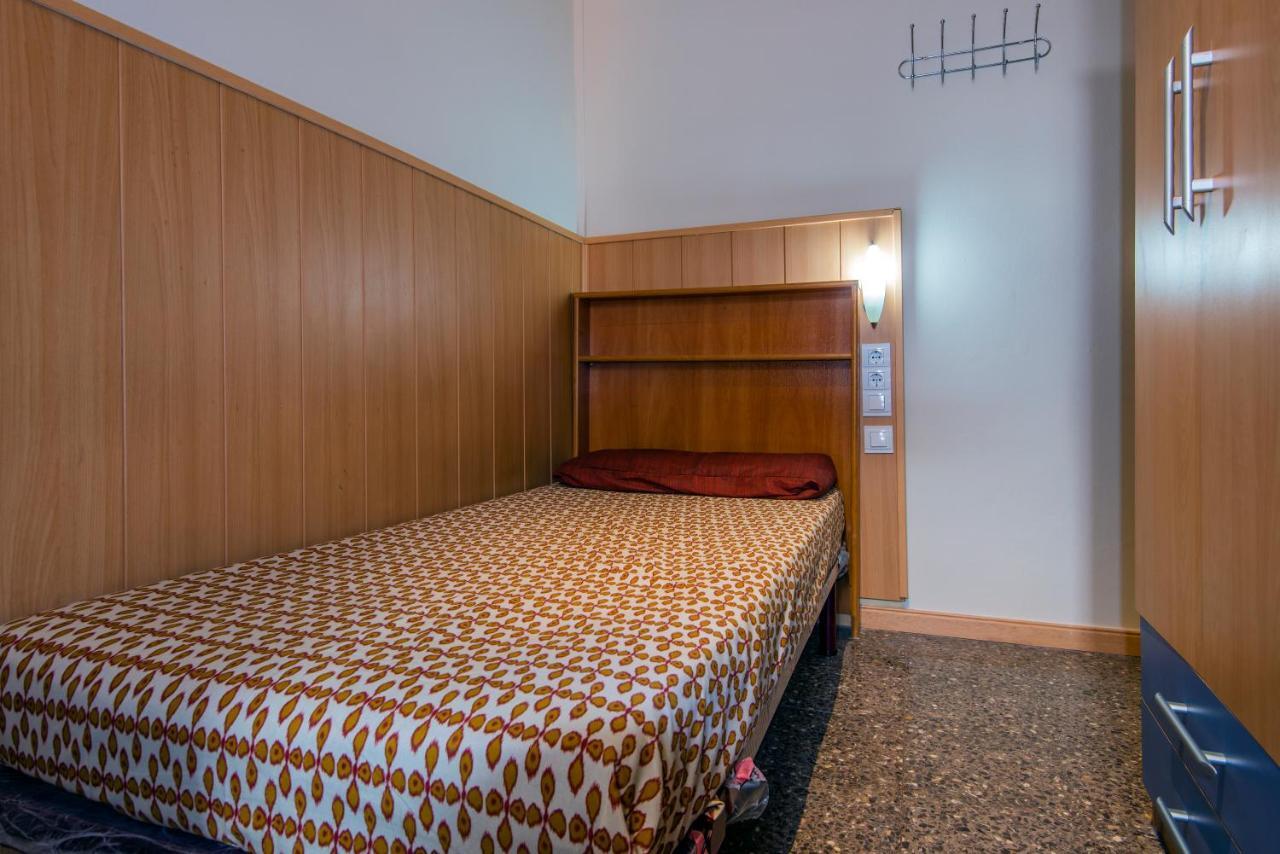 Residencia Sants Hostel Barcelona Room photo