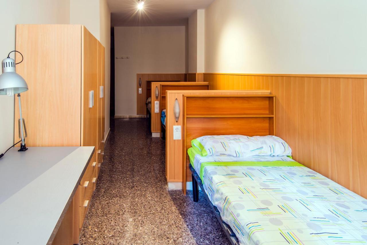 Residencia Sants Hostel Barcelona Room photo