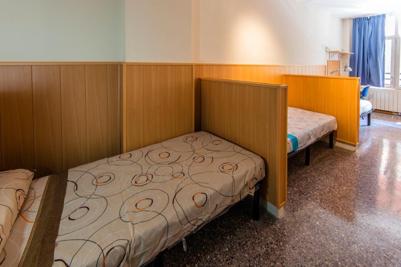 Residencia Sants Hostel Barcelona Room photo