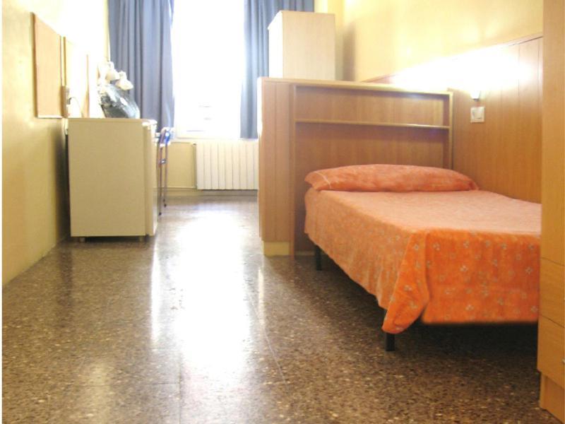 Residencia Sants Hostel Barcelona Room photo